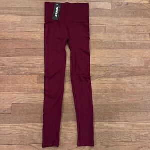 NWT Yelete Women's Burgandy Seamless Leggings - One Size
 b13